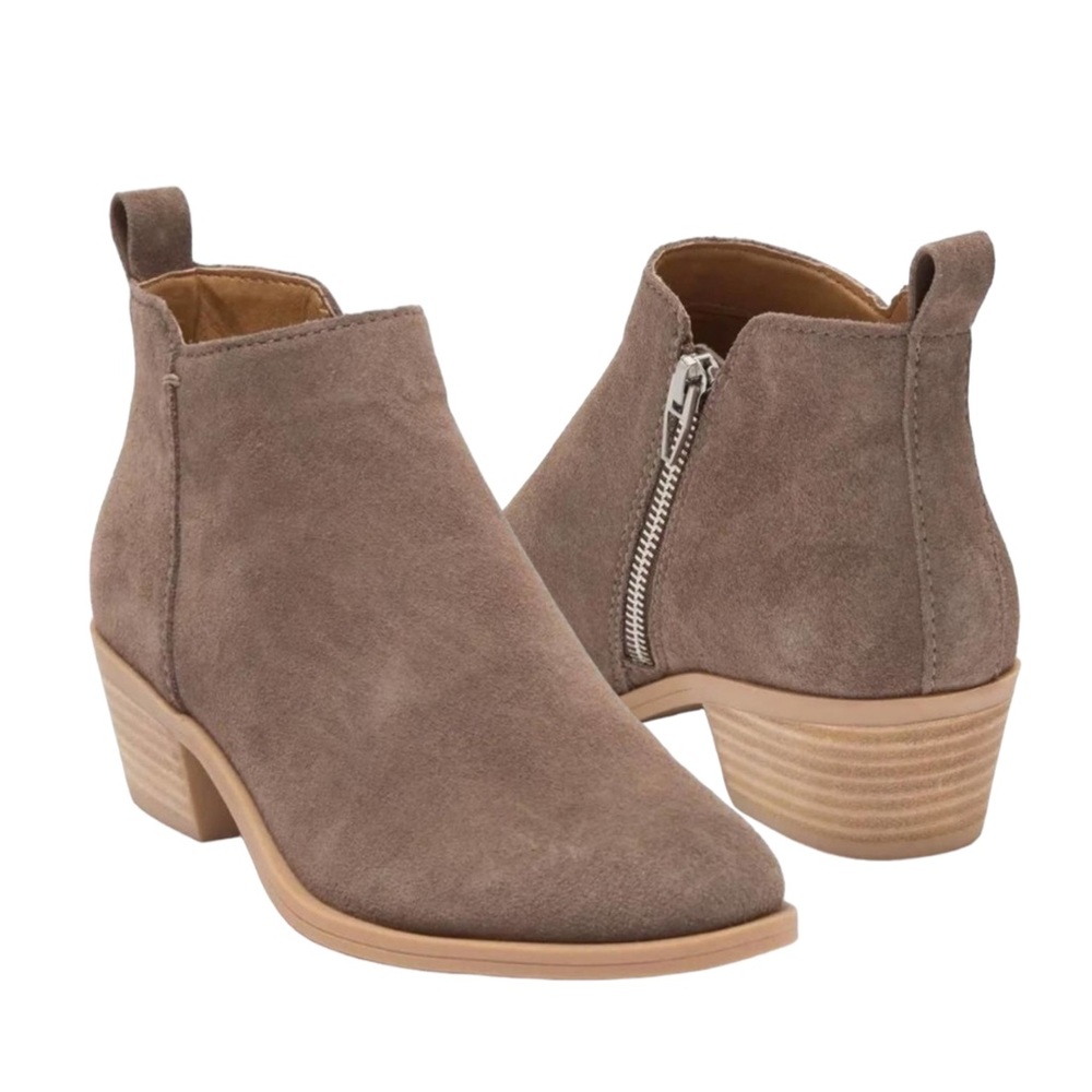 DOLCE VITA Taupe Suede Booties. Size 9